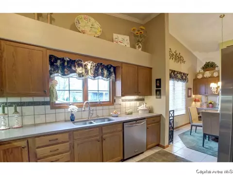 1401 Guemes Ct, Springfield, IL 62702 photo 4