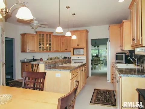 2304 Dubsdread Dr, Springfield, IL 62711 photo 3