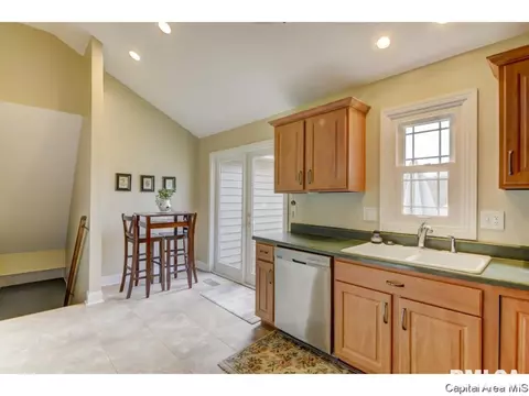 3233 W Point Dr, Springfield, IL 62704 photo 13