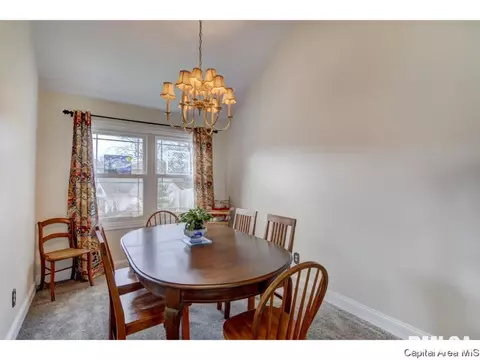 3233 W Point Dr, Springfield, IL 62704 photo 6