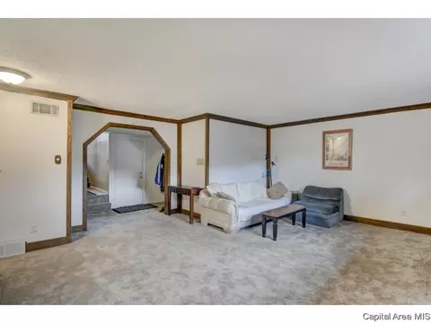 3233 W Point Dr, Springfield, IL 62704 photo 8