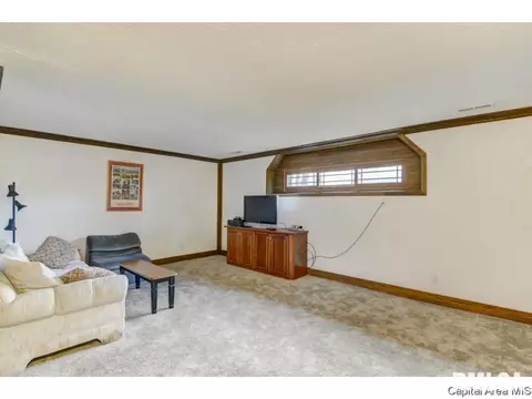 3233 W Point Dr, Springfield, IL 62704 photo 7