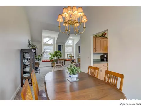 3233 W Point Dr, Springfield, IL 62704 photo 5