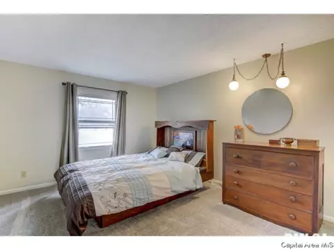 3233 W Point Dr, Springfield, IL 62704 photo 3