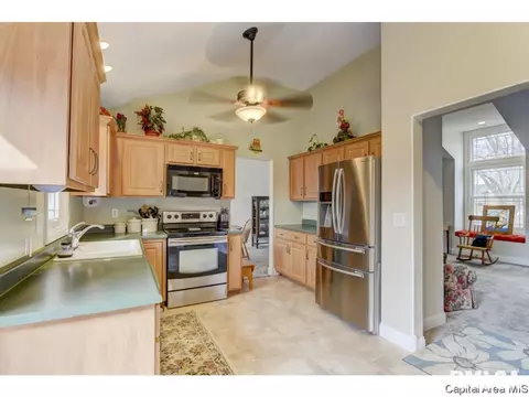 3233 W Point Dr, Springfield, IL 62704 photo 12