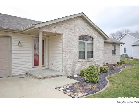 631 Willows Ave, Chatham, IL 62629 photo 2
