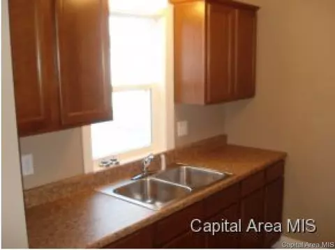 111 Olive St, Virden, IL 62690 photo 4