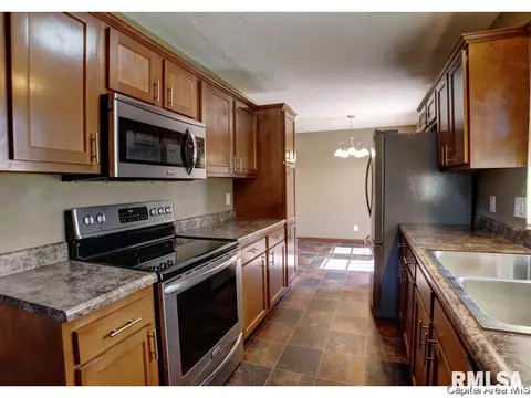 2260 Ramsey Ave, Springfield, IL 62702 photo 6