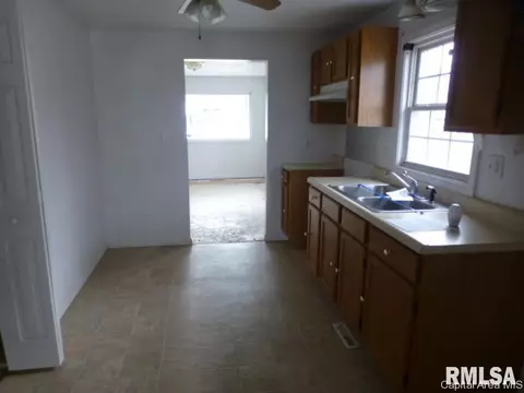 1040 N Ohio Street St, Springfield, IL 62702 photo 4