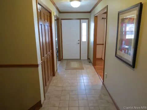 608 Sunny Brook Rd, Springfield, IL 62702 photo 2