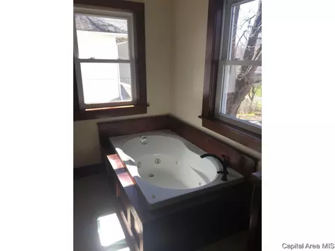 1443 N 5th St, Springfield, IL 62702 photo 9