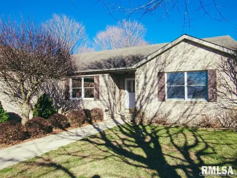 744 Cherokee Dr, Springfield, IL 62711 photo 3