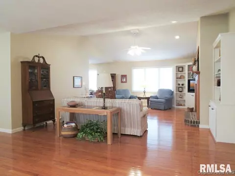 744 Cherokee Dr, Springfield, IL 62711 photo 8
