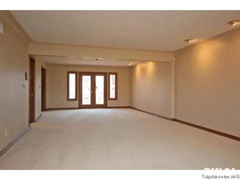 71 Linden Ln, Springfield, IL 62712 photo 2
