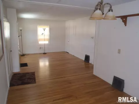 2043 Buchanan St, Springfield, IL 62703 photo 2
