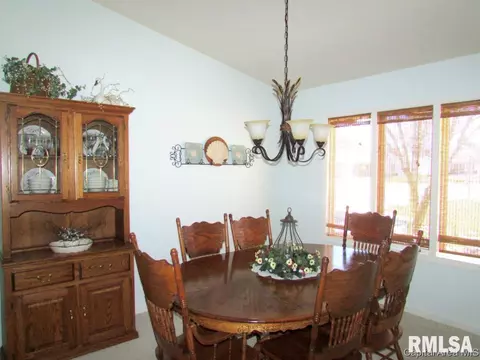 2716 Chase Dr, Springfield, IL 62704 photo 3