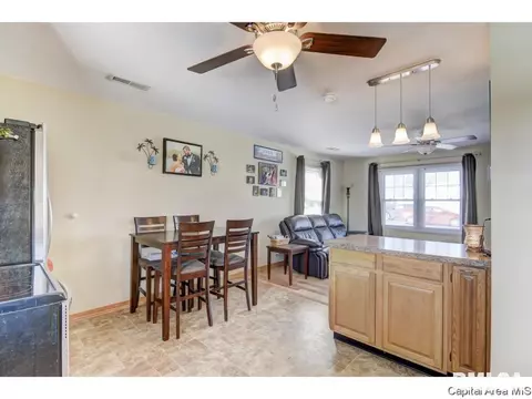 1714 Wolfe, Springfield, IL 62702 photo 3