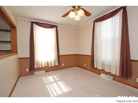 1103 N Walnut St, Springfield, IL 62702 photo 4