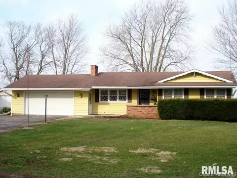 132 N Johnson Street St, Oneida, IL 61467 photo 2