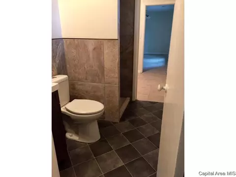 3404 E Carpenter St, Springfield, IL 62702 photo 2