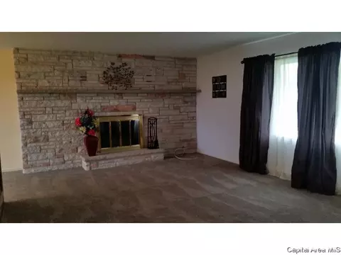 37 Horseshoe Dr, Springfield, IL 62702 photo 3