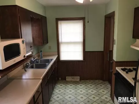 1711 E Watch Ave, Springfield, IL 62702 photo 5
