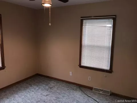 1711 E Watch Ave, Springfield, IL 62702 photo 3