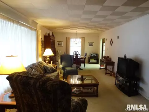37 Circle Dr, Springfield, IL 62703 photo 4