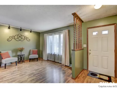 21 Holiday Rd, Springfield, IL 62702 photo 2