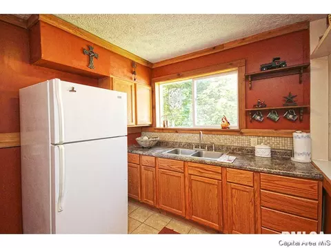 901 Bruns Ln, Springfield, IL 62702 photo 9