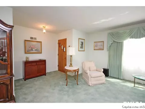 2533 S Walnut, Springfield, IL 62704 photo 2