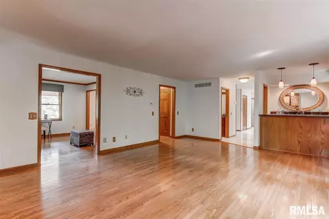 3916 W Bluffs Rd, Springfield, IL 62711 photo 6