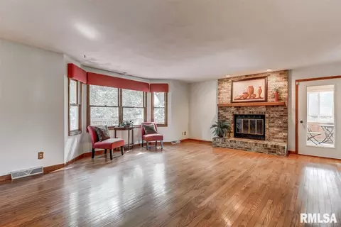3916 W Bluffs Rd, Springfield, IL 62711 photo 3
