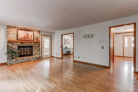 3916 W Bluffs Rd, Springfield, IL 62711 photo 4