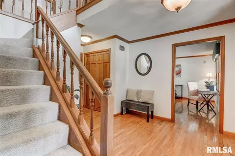 3916 W Bluffs Rd, Springfield, IL 62711 photo 2