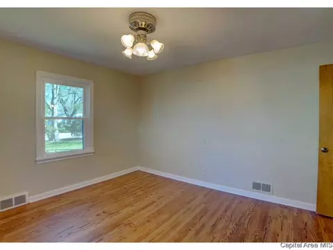 1650 W Glenn Ave, Springfield, IL 62704 photo 11
