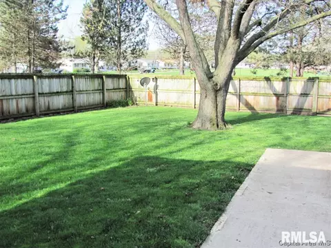 2109 Stonehenge, Springfield, IL 62702 photo 6