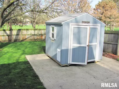 2109 Stonehenge, Springfield, IL 62702 photo 10