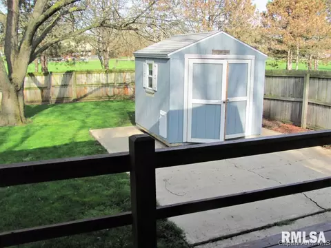 2109 Stonehenge, Springfield, IL 62702 photo 9