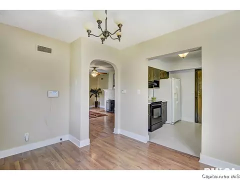 2424 S 7th, Springfield, IL 62703 photo 4