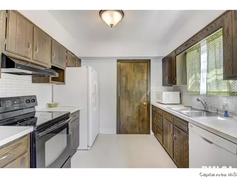 2424 S 7th, Springfield, IL 62703 photo 5