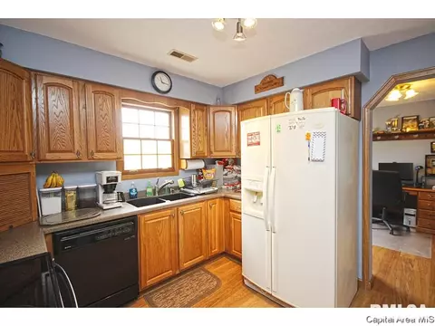 8 Timbercrest Dr, Sherman, IL 62684 photo 12