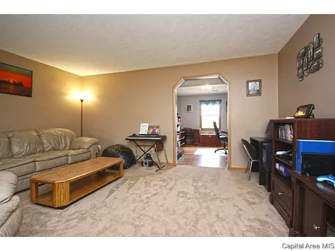 8 Timbercrest Dr, Sherman, IL 62684 photo 8