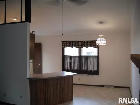 3025 Sherborn Rd, Springfield, IL 62702 photo 5