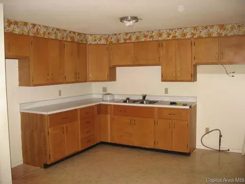 2411 Cahokia Dr, Springfield, IL 62702 photo 4