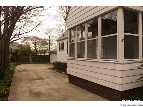 1137 S 4th Street Ct, Springfield, IL 62703 photo 4