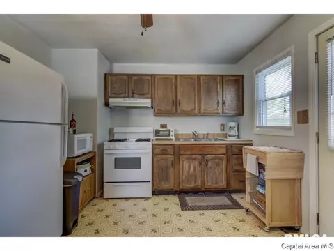915 Johnson Ln, Springfield, IL 62702 photo 11