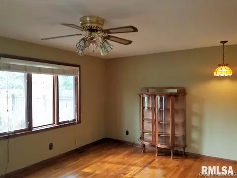 1140 N 19th, Springfield, IL 62702 photo 2