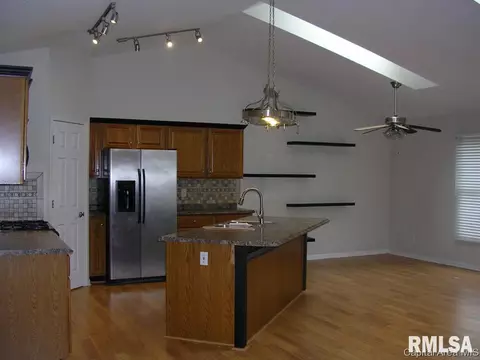 6512 Brent Dr, Springfield, IL 62712 photo 2