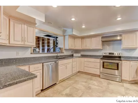 56 Maple Grv, Springfield, IL 62712 photo 9